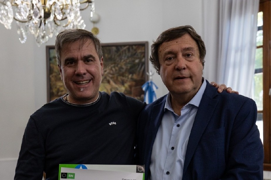 Weretilneck entreg fondos para obras en El Bolsn