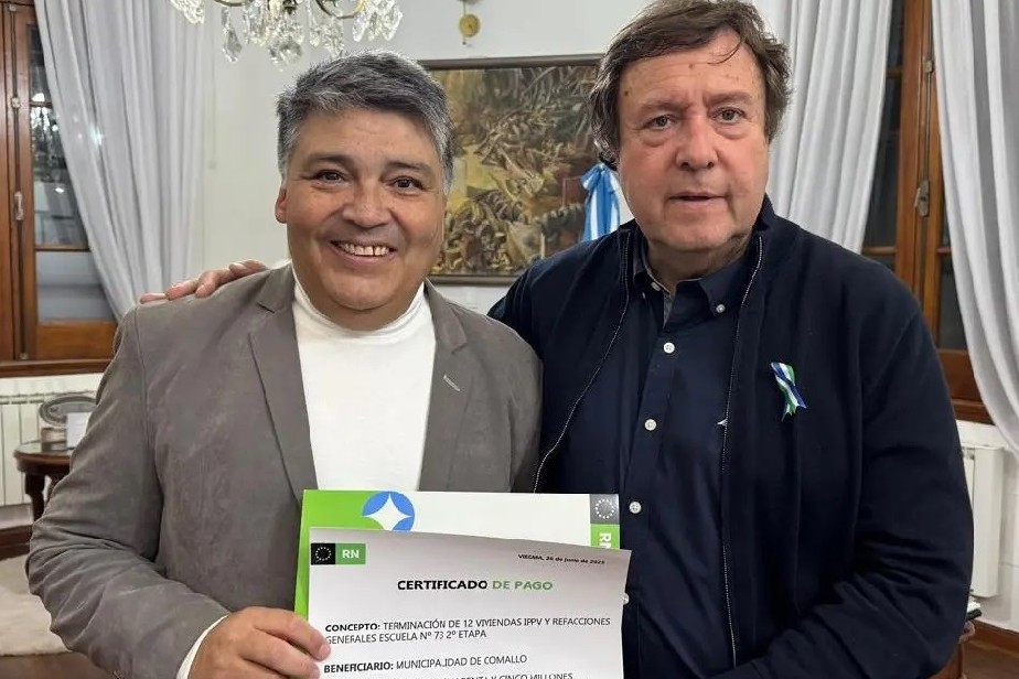 Weretilneck entreg fondos para viviendas y refacciones en Comallo