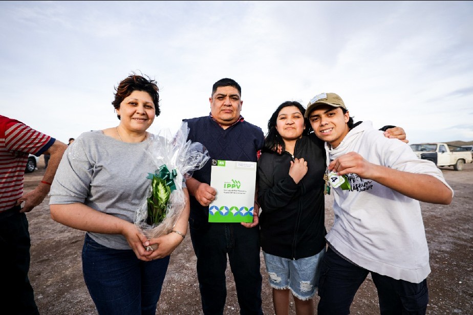 Seis familias de Sierra Colorada cumplieron el sueo de la casa propia